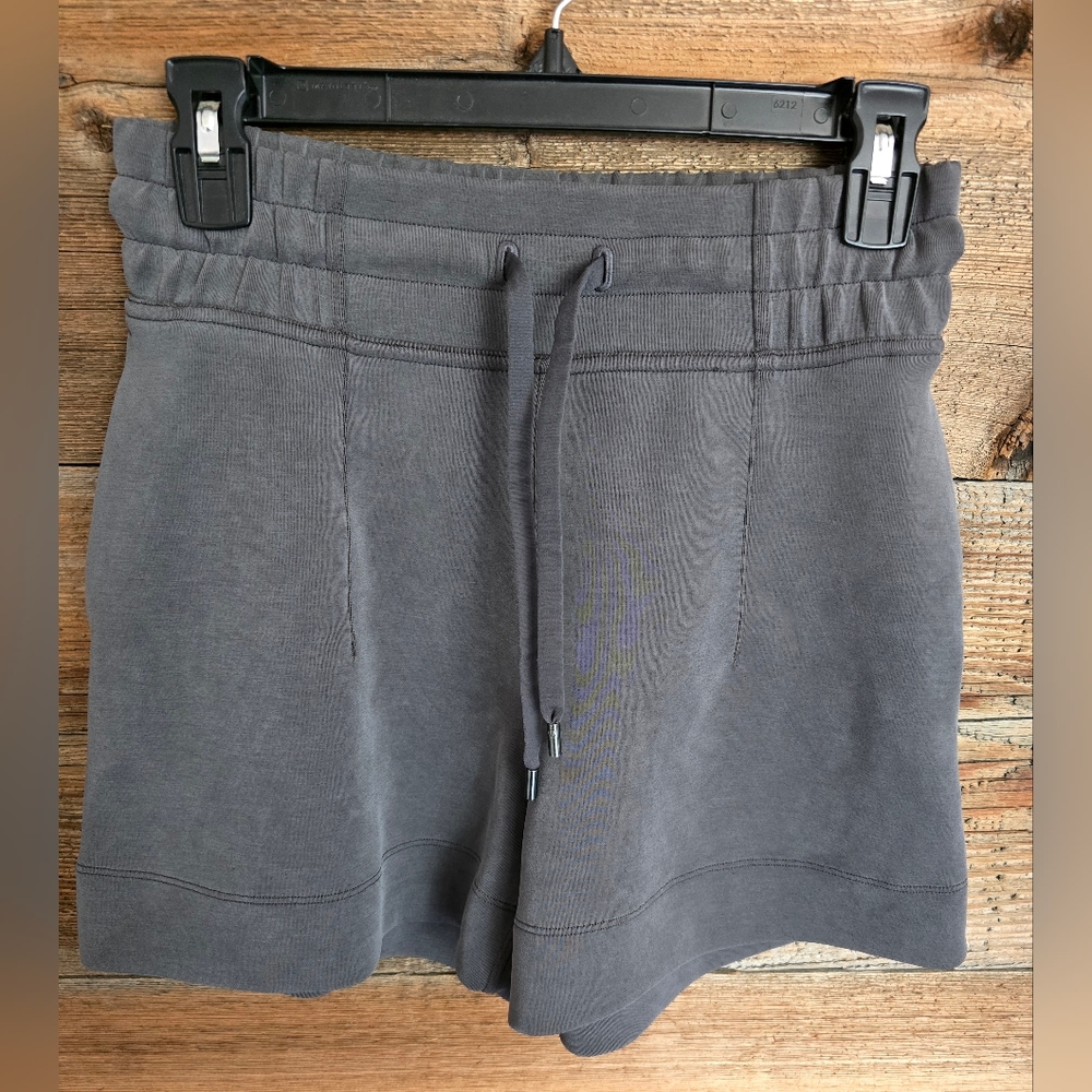Lululemon Soft Ambitions Shorts Size 4 4" Inseam Graphite Gray